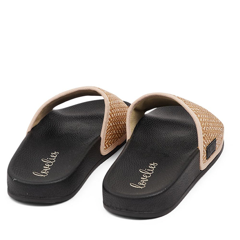 Since 2019 Lovelies Studio has been creating shoes and leathergoods for women and men inspired by an open mind, Scandinavian minimalism and a bit of vintage influences. Fashion slides with soft rubber soles, perfect for your next summer vacation.