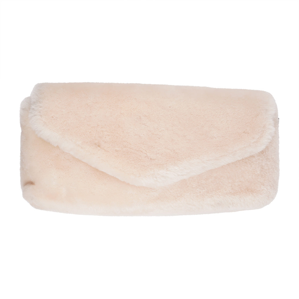 Understated and elegant, this Cona shearling clutch with detachable crossbody strap comes in both black and cream. Cona is perfect for carrying your essentials with you for party or everyday use.  Front flap with hidden magnetic fastening  Adjustable and detachable wrist strap  Adjustable and detachable shoulder strap in leather  Shoulder strap 105 cm and 15 mm wide  Lining of suede and soft skin