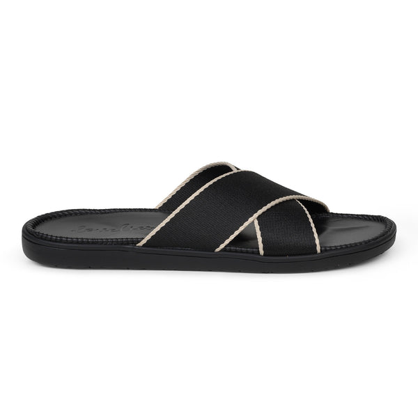 Sandal with woven straps. The soft inner sole is covered with jute.