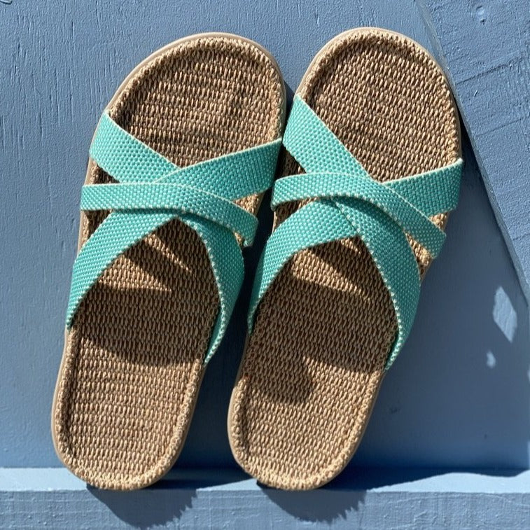 Summer sandals for kids from danish brand Lovelies. The rubber sole is nice and soft which makes the sandal very comfortable. The inner sole is covered with woven jute and the straps are med of fine cotton.