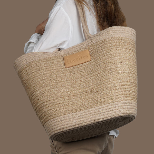 Flamencos FLA1900  jute woven beach bag. Danish designFor those cheerful springdays and warm sunny summerdays all you need is a gorgeous beach bag.  Lovelies has made an elegant one in cotton and recycled polyester and it comes in 8 beautiful colours.    Whether you’re off to a picnic, shopping or a lazy day at the beach, a Lovelies beach bag will be your all-time favourite companion.