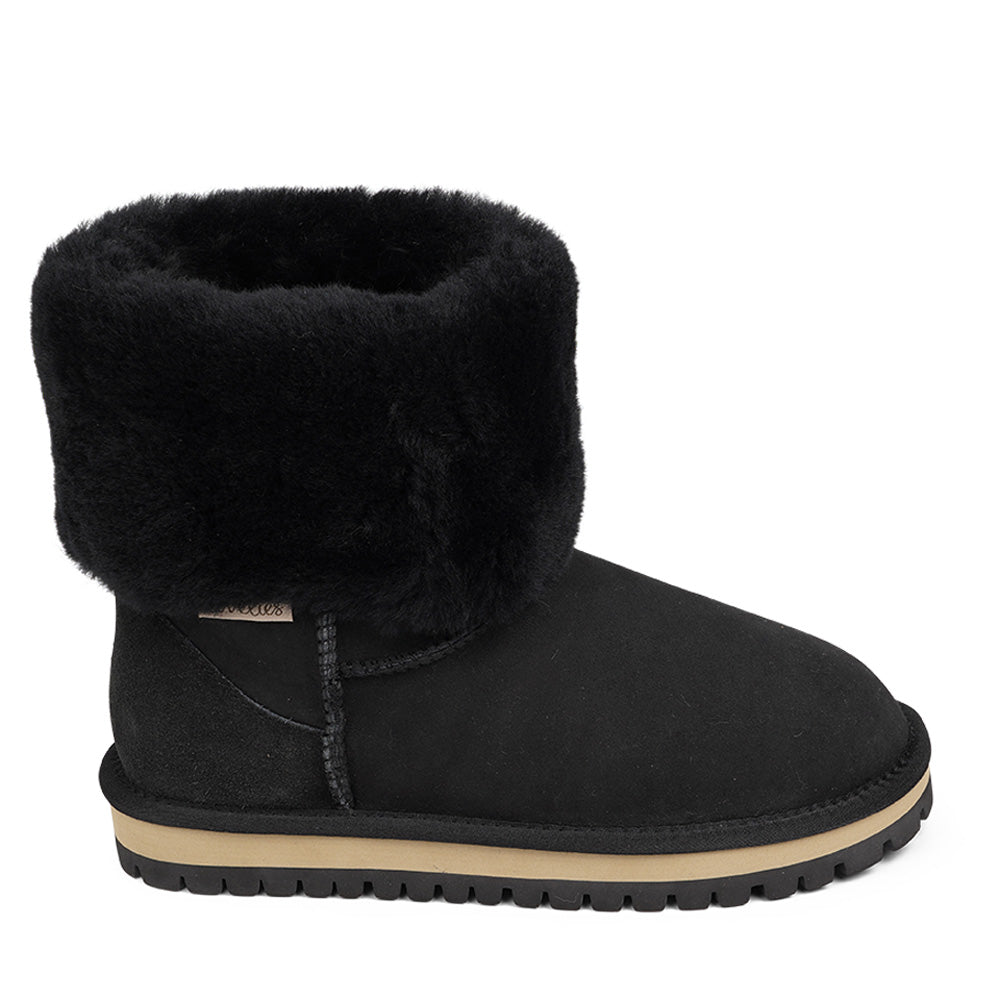 Lovelies Studio - Mid-high Shearling boots  Lovelies shearling boots bring softness and warmth to your feet this autumn. With soft and durable rubber soles plus a gorgeous design you're perfectly suited for the wintertime.  Danish Design