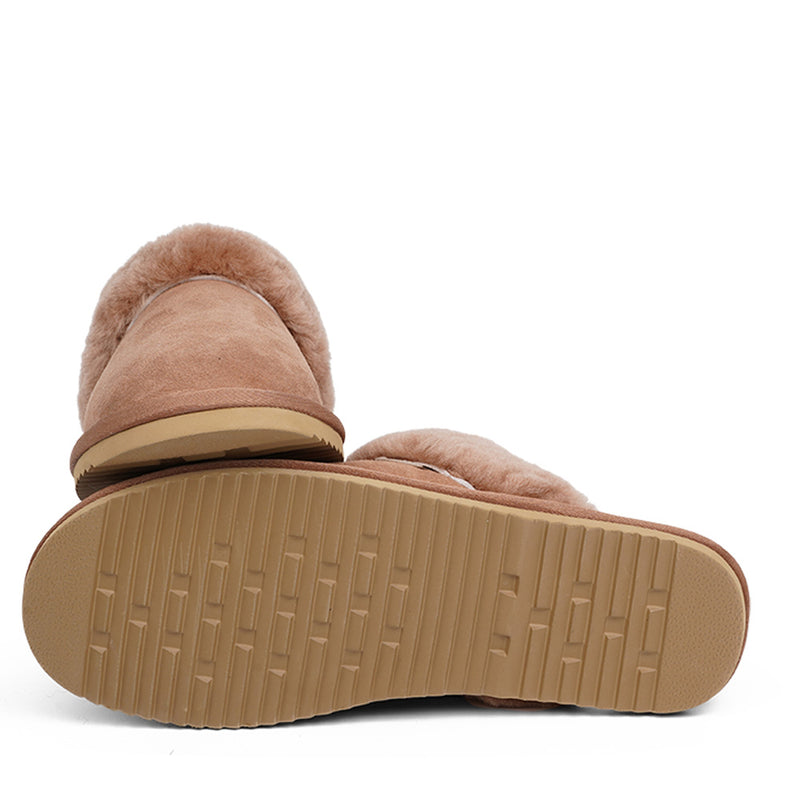 Lovelies Studio - Homeshoes - Hjemmesko -  Soft and cosy shearling slippers  Lovelies shearling slippers are the essence of comfortability. When you’re in the need of surrounding your feet in soft and warm slippers, Lovelies shearling slippers are the answer. With soft and durable soles, warm shearling and a gorgeous design, you’ll never want to wear any other home-shoe to make you feel at ease.