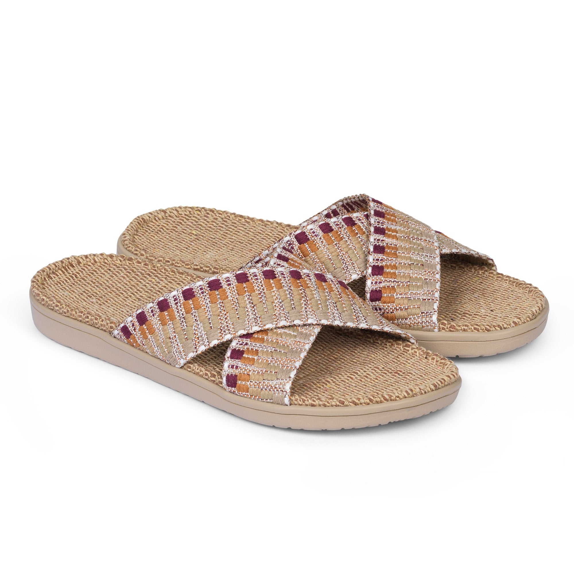 Summer sandals from danish brand Lovelies. The rubber sole is nice and soft which makes the sandal very comfortable. The inner sole is covered with woven jute and the straps are med of fine cotton. Sandal with woven straps. Harmal sandal from Lovelies in Denmark. The beautiful sandal is made of a soft rubber sole with natural jute and woven cotton straps.The soft inner sole is covered with jute. Green sandal