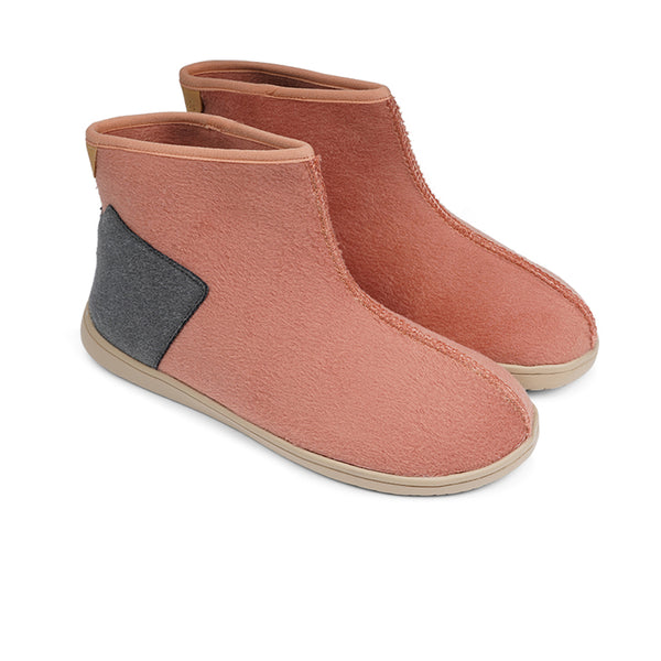 HL9542 Lovelies lounge slippers rose grey Soft and cosy lounge slippers  Lovelies lounge slippers are the essence of comfortability. When you’re in the need of surrounding your feet in soft and warm slippers, Lovelies lounge slippers are the answer. With soft and durable soles, fine wool and a gorgeous design, you’ll never want to wear any other home-shoe to make you feel at ease.