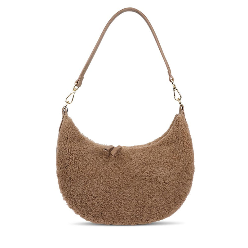 Kangmar is a beautiful shearling handbag which is perfect for carrying your essentials with you, it comes with detachable shoulder strap in skin. Top double zipped closure. Top handle in soft skin with hardware in gold. Adjustable and detachable shoulder strap in leather, 15 mm wide.  Satin lining and flat zipped inner pocket Item comes with a branded dust bag. Embossed Lovelies logo inside the bag.  Gold-toned hardware Measurements W36 X D5 X H20 cm 100 % Australian shearling 