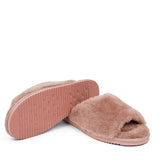 Since 2019 Lovelies Studio has been creating shoes and leathergoods for women and men inspired by an open mind, Scandinavian minimalism and a bit of vintage influences. The Cozy lounge slippers are hand made from Australien shearling. The solid sole makes it possible to use the slippers both indoor and outdoor.