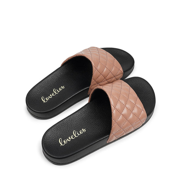 Once you’ve tried Lovelies’ summer slides you’ll never want to wear any other footwear. With its delicate and soft fabrics, you feel at ease and elegant at the same time. The easy to-go slides are a perfect fit to your everyday look or your feminine evening dresses.