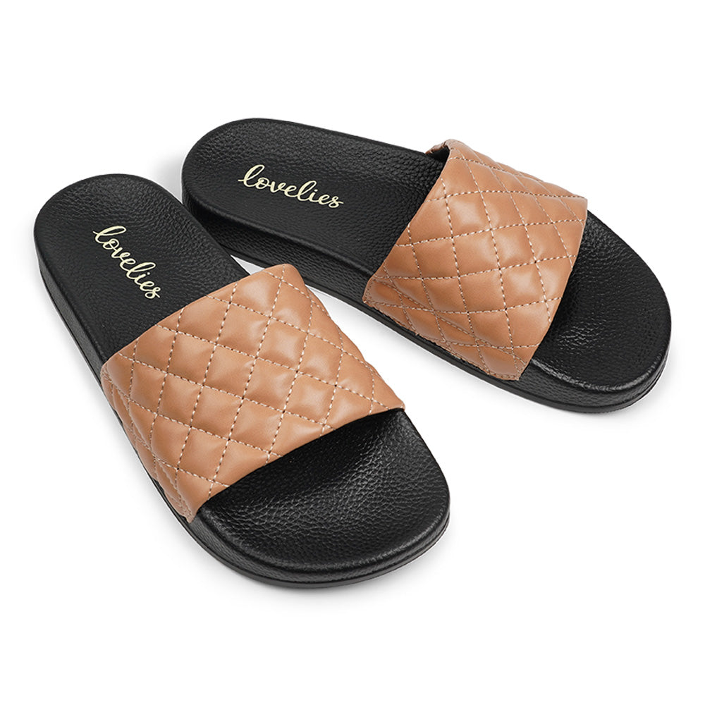 Once you’ve tried Lovelies’ summer slides you’ll never want to wear any other footwear. With its delicate and soft fabrics, you feel at ease and elegant at the same time. The easy to-go slides are a perfect fit to your everyday look or your feminine evening dresses.