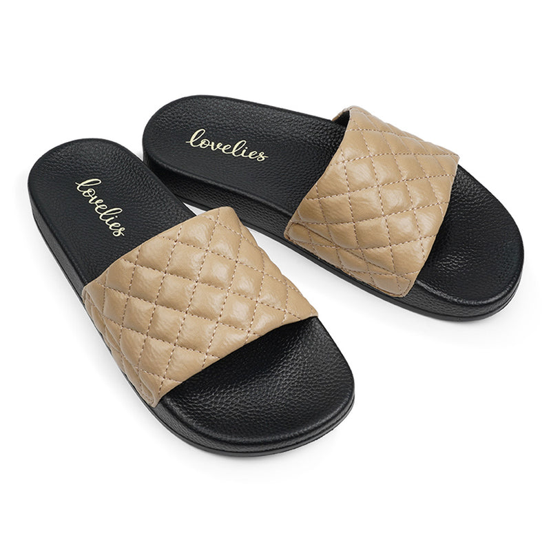 Once you’ve tried Lovelies’ summer slides you’ll never want to wear any other footwear. With its delicate and soft fabrics, you feel at ease and elegant at the same time. The easy to-go slides are a perfect fit to your everyday look or your feminine evening dresses.