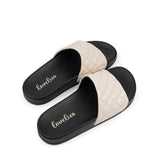 La Boca Slides from Danish Lovelies Studio. Once you’ve tried Lovelies’ summer slides you’ll never want to wear any other footwear. With its delicate and soft fabrics, you feel at ease and elegant at the same time. The easy to-go slides are a perfect fit to your everyday look or your feminine evening dresses.