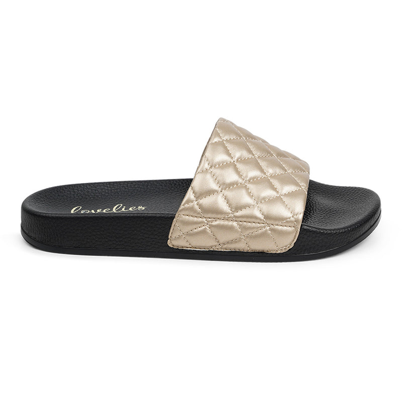 La Boca Slides from Danish Lovelies Studio. Once you’ve tried Lovelies’ summer slides you’ll never want to wear any other footwear. With its delicate and soft fabrics, you feel at ease and elegant at the same time. The easy to-go slides are a perfect fit to your everyday look or your feminine evening dresses.