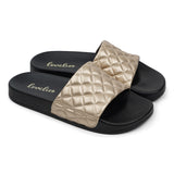 La Boca Slides from Danish Lovelies Studio. Once you’ve tried Lovelies’ summer slides you’ll never want to wear any other footwear. With its delicate and soft fabrics, you feel at ease and elegant at the same time. The easy to-go slides are a perfect fit to your everyday look or your feminine evening dresses.