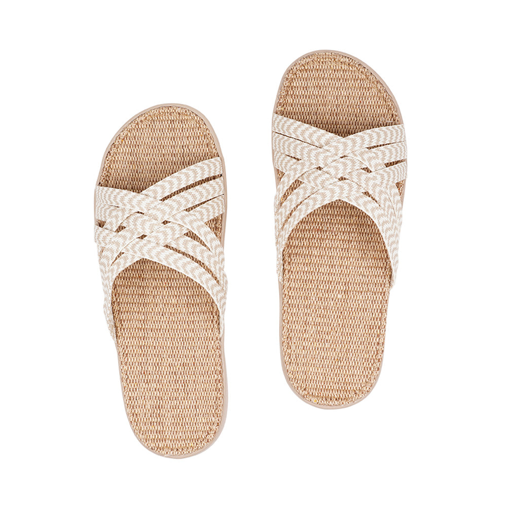 Laguna Beach Sandal from the Danish brand Lovelies. The sandal is very comfortable with it's soft rubber sole which is covered with natural jute. The 6 cotton woven straps secure a very nice and flexible fit. Laguna Beach  comes in many colours and from size 36 - 42. Enjoy your Lovelies ! 
