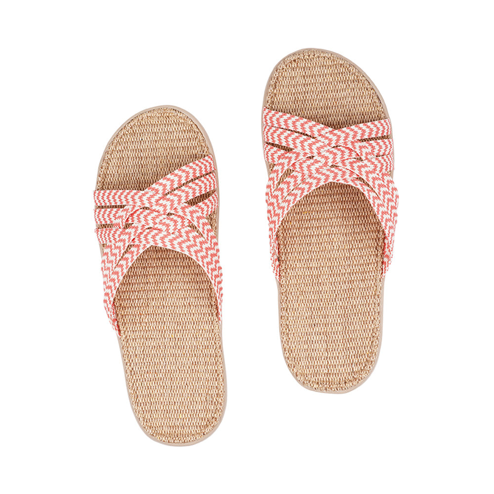 Laguna Beach Sandal from the Danish brand Lovelies. The sandal is very comfortable with it's soft rubber sole which is covered with natural jute. The 6 cotton woven straps secure a very nice and flexible fit. Laguna Beach  comes in many colours and from size 36 - 42. Enjoy your Lovelies ! 