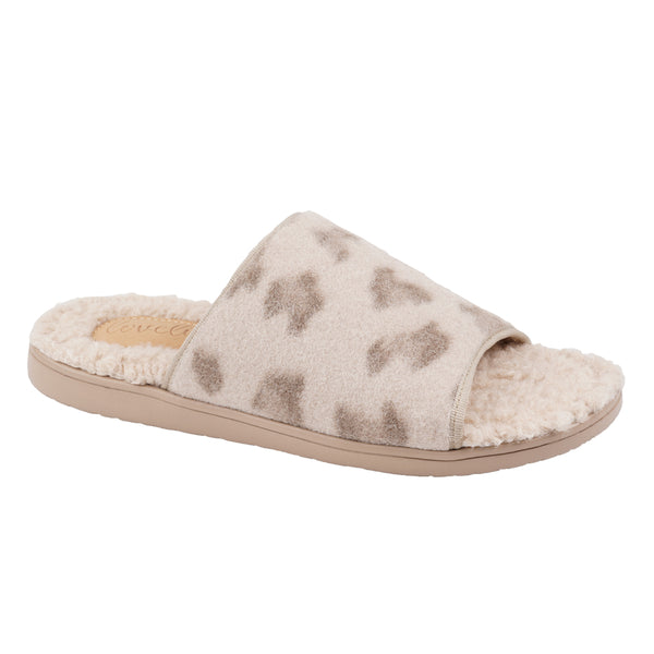 Lovelies Santi lounge slippers Leopard Taupe Lovelies lounge slippers are the essence of comfortability. When you’re in the need of surrounding your feet in soft and warm slippers, Lovelies lounge slippers are the answer. With soft and durable soles, fine wool and a gorgeous design, you’ll never want to wear any other home-shoe to make you feel at ease.