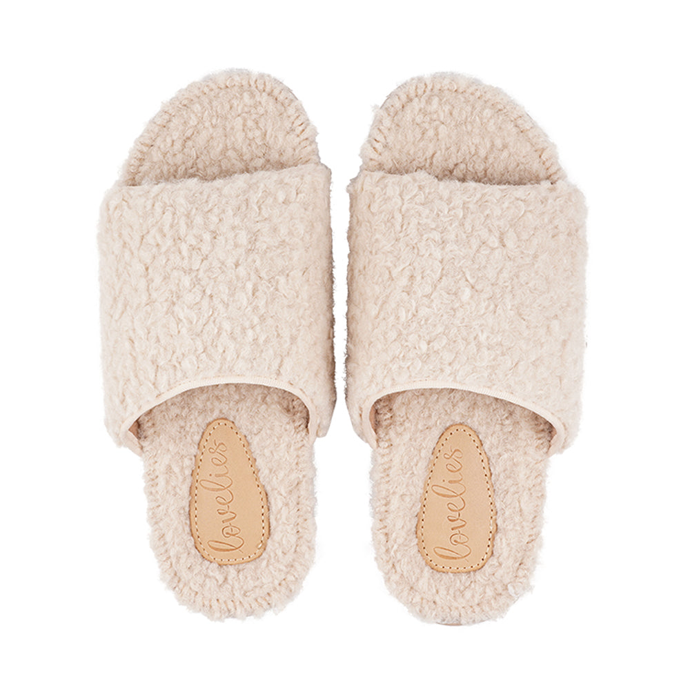 Santi Lounge Slippers from Lovelies. Soft rubber sole with warm and cosy fur. Lovelies leather Logo in the sole. LL7131 Lovelies lounge slippers are the essence of comfortability. When you’re in the need of surrounding your feet in soft and warm slippers, Lovelies lounge slippers are the answer. With soft and durable soles, fine wool and a gorgeous design, you’ll never want to wear any other home-shoe to make you feel at ease.