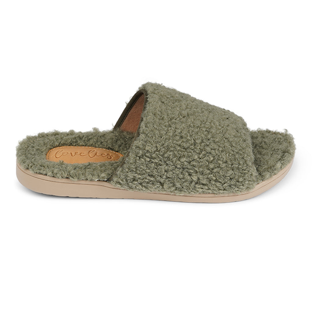 LL7133 Lovelies Santi lounge slippers fur forst green Soft and cosy lounge slippers  Lovelies lounge slippers are the essence of comfortability. When you’re in the need of surrounding your feet in soft and warm slippers, Lovelies lounge slippers are the answer. With soft and durable soles, fine wool and a gorgeous design, you’ll never want to wear any other home-shoe to make you feel at ease.