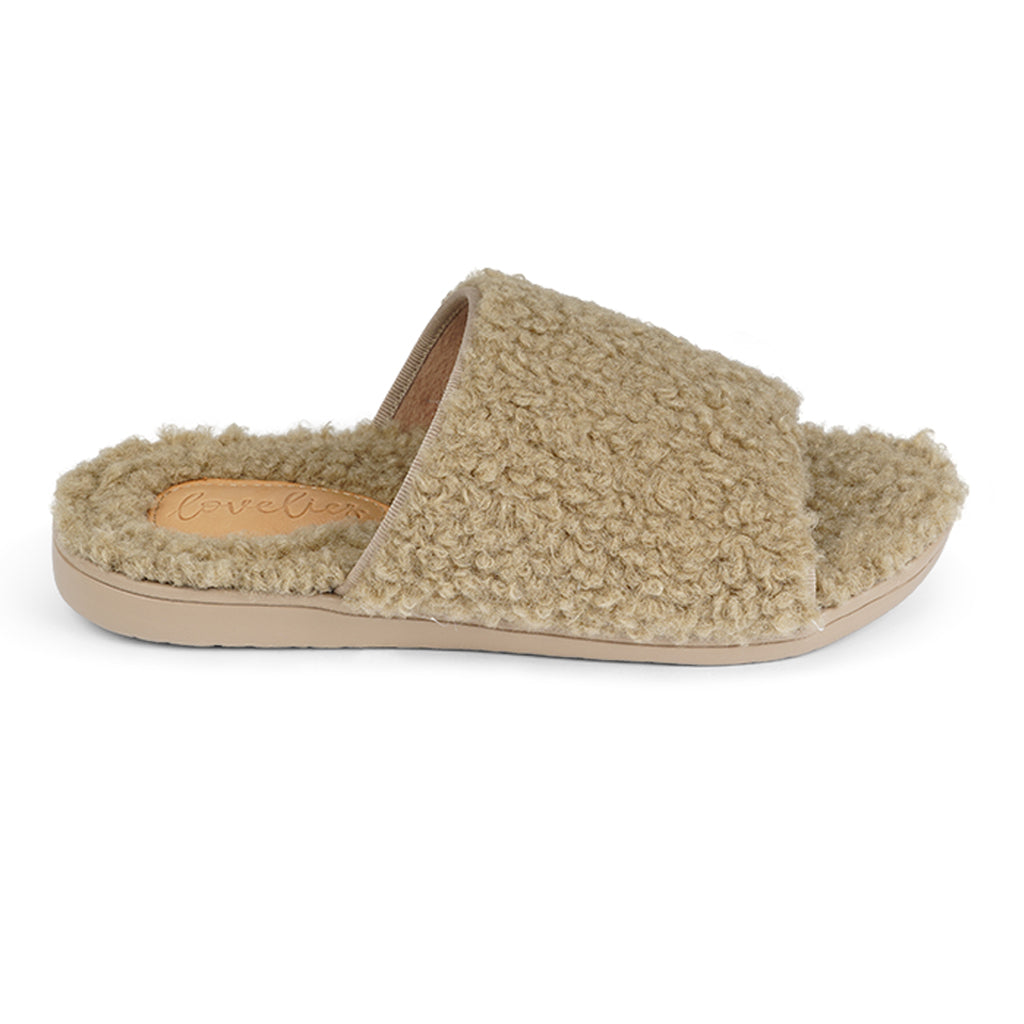 LL7134 Lovelies Santi lounge slippers mocca creme fur Soft and cosy lounge slippers  Lovelies lounge slippers are the essence of comfortability. When you’re in the need of surrounding your feet in soft and warm slippers, Lovelies lounge slippers are the answer. With soft and durable soles, fine wool and a gorgeous design, you’ll never want to wear any other home-shoe to make you feel at ease.
