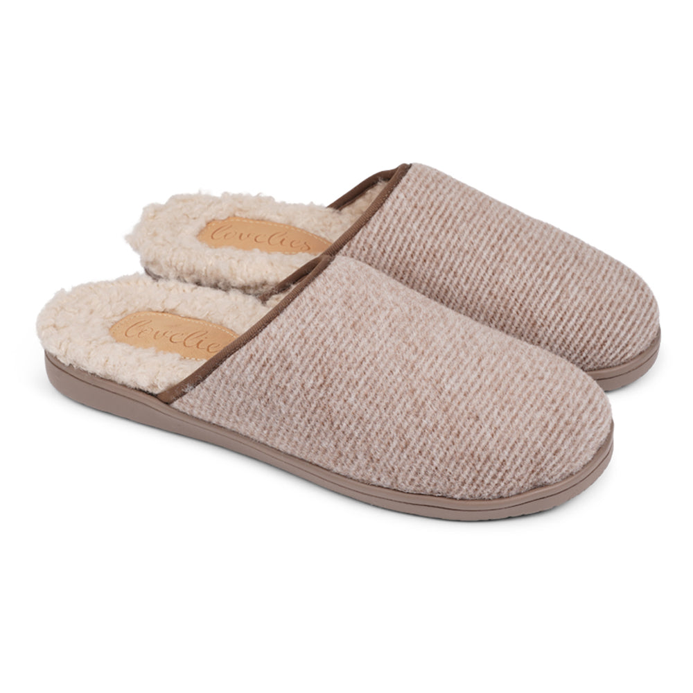 Soft and cosy lounge slippers  Lovelies lounge slippers are the essence of comfortability. When you’re in the need of surrounding your feet in soft and warm slippers, Lovelies lounge slippers are the answer. With soft and durable soles, fine wool and a gorgeous design, you’ll never want to wear any other home-shoe to make you feel at ease.  Enjoy your Lovelies!  See our Size Guide  Material:  Outsole / Insole : Rubber  Footbed: Curly faux fur Lining: Curly faux fur Upper: 80% Wool – 20% polyester