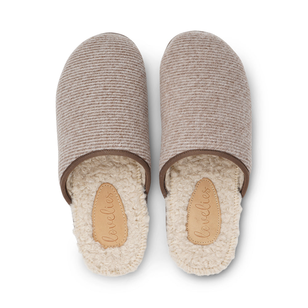 Soft and cosy lounge slippers  Lovelies lounge slippers are the essence of comfortability. When you’re in the need of surrounding your feet in soft and warm slippers, Lovelies lounge slippers are the answer. With soft and durable soles, fine wool and a gorgeous design, you’ll never want to wear any other home-shoe to make you feel at ease.  Enjoy your Lovelies!  See our Size Guide  Material:  Outsole / Insole : Rubber  Footbed: Curly faux fur Lining: Curly faux fur Upper: 80% Wool – 20% polyester