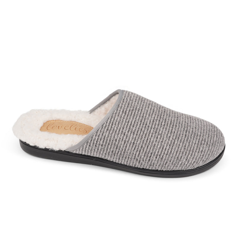 Soori Lounge slippers fra Lovelies Studio, These wonderful slippers will keep your feet warm and cozy. Soft and solid rubber sole and you can use them inside and outside.