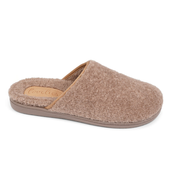 Soft and cosy lounge slippers  Lovelies lounge slippers are the essence of comfortability. When you’re in the need of surrounding your feet in soft and warm slippers, Lovelies lounge slippers are the answer. With soft and durable soles, fine wool and a gorgeous design, you’ll never want to wear any other home-shoe to make you feel at ease.  Enjoy your Lovelies!  See our Size Guide  Material:  Outsole / Insole : Rubber  Footbed: Curly faux fur Lining: Curly faux fur Upper: Curly faux fur