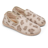 Lovelies Candi lounge slippers leopard taupe fur LL8504 Lovelies lounge slippers are the essence of comfortability. When you’re in the need of surrounding your feet in soft and warm slippers, Lovelies lounge slippers are the answer. With soft and durable soles, fine wool and a gorgeous design, you’ll never want to wear any other home-shoe to make you feel at ease.