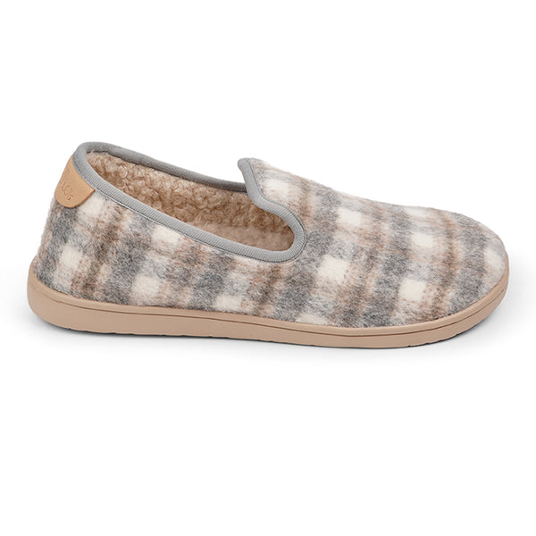Lovelies lounge slippers are the essence of comfortability. When you’re in the need of surrounding your feet in soft and warm slippers, Lovelies lounge slippers are the answer. With soft and durable soles, fine wool and a gorgeous design, you’ll never want to wear any other home-shoe to make you feel at ease.