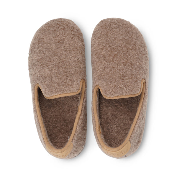 Soft and cosy lounge slippers  Lovelies lounge slippers are the essence of comfortability. When you’re in the need of surrounding your feet in soft and warm slippers, Lovelies lounge slippers are the answer. With soft and durable soles, fine wool and a gorgeous design, you’ll never want to wear any other home-shoe to make you feel at ease.  Enjoy your Lovelies!  See our Size Guide  Material:  Outsole / Insole : Rubber  Footbed: Curly faux fur Lining: Curly faux fur Upper: Curly faux fur