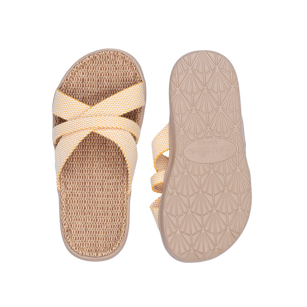 Sandals with straps of soft cotton. The comfortable inner sole in covered with jute