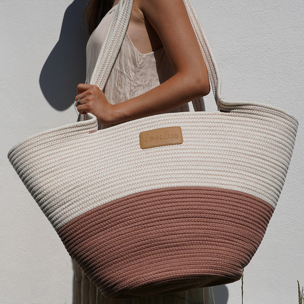 Marasusa the beautiful extra large cotton beach bag from Lovelies. Marasusa comes in 5 fantastic summer colours and is absolutely gorgeous.. For those cheerful springdays and warm sunny summerdays all you need is a gorgeous beach bag. With Marasusa you will have enough space for all your beach stuff from blankets, magazines to sunscreen  Whether you’re off to a picnic, going shopping or having a lazy day at the beach, a Lovelies beach bag will be your true companion. 
