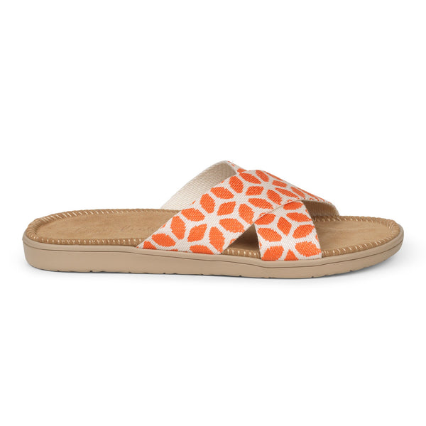 Sandal with flower woven straps. The comfortable inner sole is covered with soft brown suede.