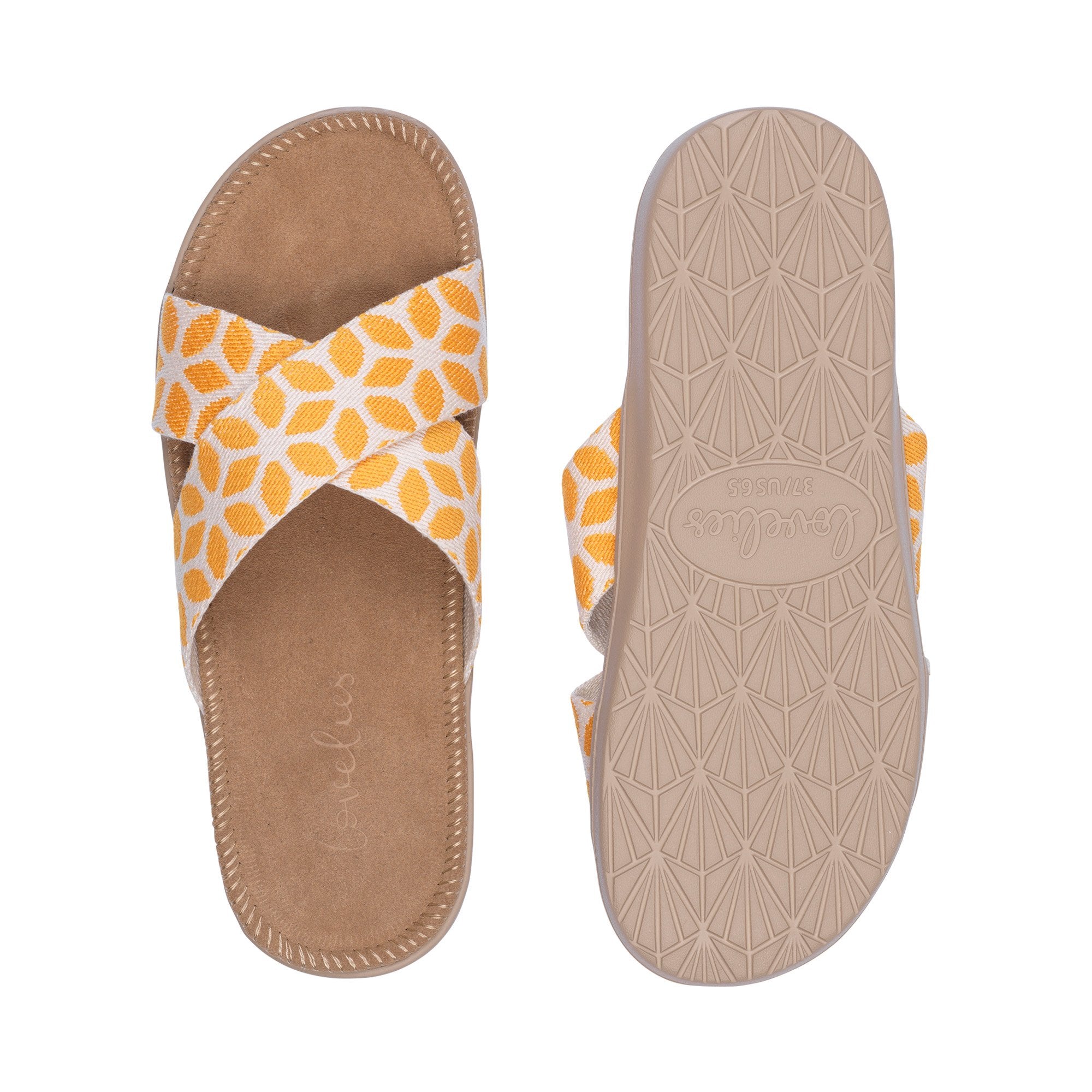 Sandal with flower woven straps. The comfortable inner sole is covered with soft brown suede.