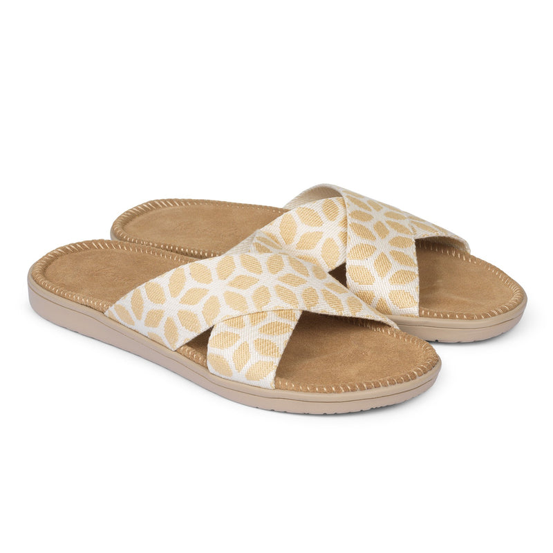 Sandal with flower woven straps. The comfortable inner sole is covered with soft brown suede.