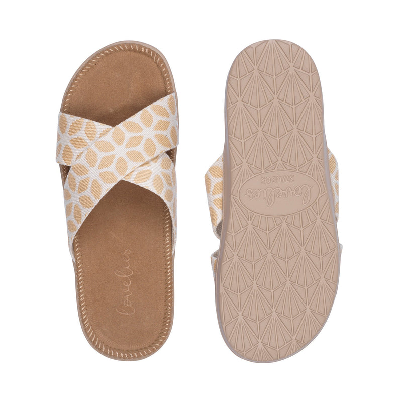 Sandal with flower woven straps. The comfortable inner sole is covered with soft brown suede.