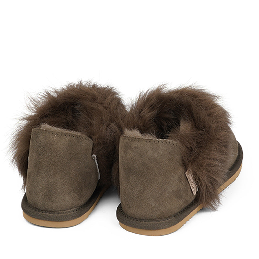 Soft and cosy shearling slippers with heel cap  Lovelies shearling slippers are the essence of comfortability. When you’re in the need of surrounding your feet in soft and warm slippers, Lovelies shearling slippers are the answer. With soft and durable soles, warm shearling and a gorgeous design, you’ll never want to wear any other home-shoe to make you feel at ease.