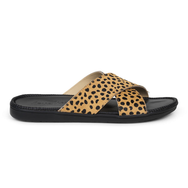 Sandals with 2 crossing straps of leather. The comfortable inner sole in covered with soft black leather.