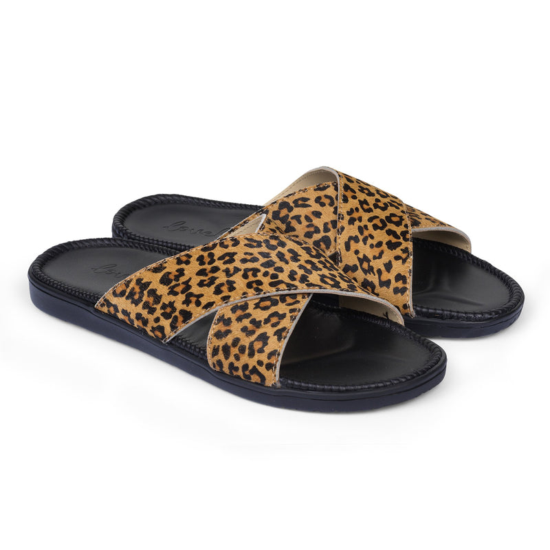 Sandals with 2 crossing straps of leather. The comfortable inner sole in covered with soft black leather.
