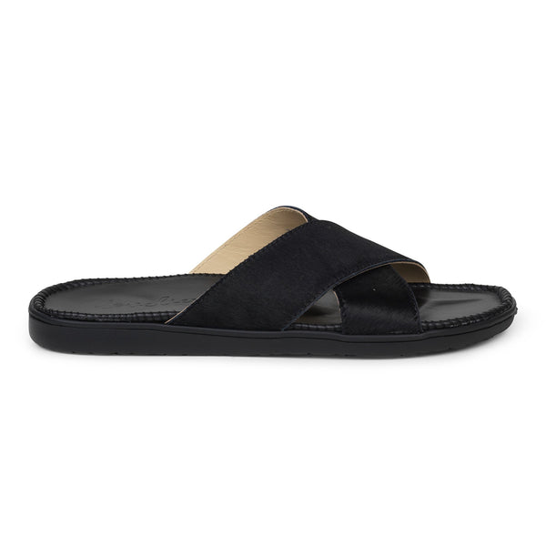 Sandals with 2 crossing straps of leather. The comfortable inner sole in covered with soft black leather.