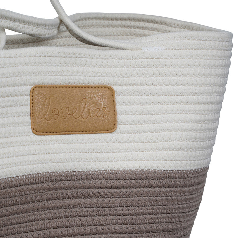 For those cheerful springdays and warm sunny summerdays all you need is a gorgeous beach bag.  Lovelies has made an elegant one in cotton and recycled polyester and it comes in 6 beautiful colours.    Whether you’re off to a picnic, going shopping or having a lazy day at the beach, a Lovelies beach bag will be your true companion.  Enjoy your Lovelies!  Material:  Cotton and recycled polyester Logo in leather Hand made Size: Weight 45 cm / Height 40 cm