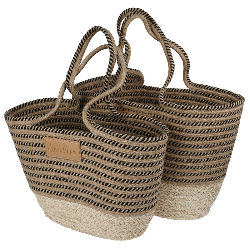 Paraiso beach bag from the Danish brand Lovelies. The beautiful tote bags are made of cotton and comes in many wonderful colours and 2 sizes. The handels are long enough so you can use them over your shoulder. Enjoy your Lovelies !  