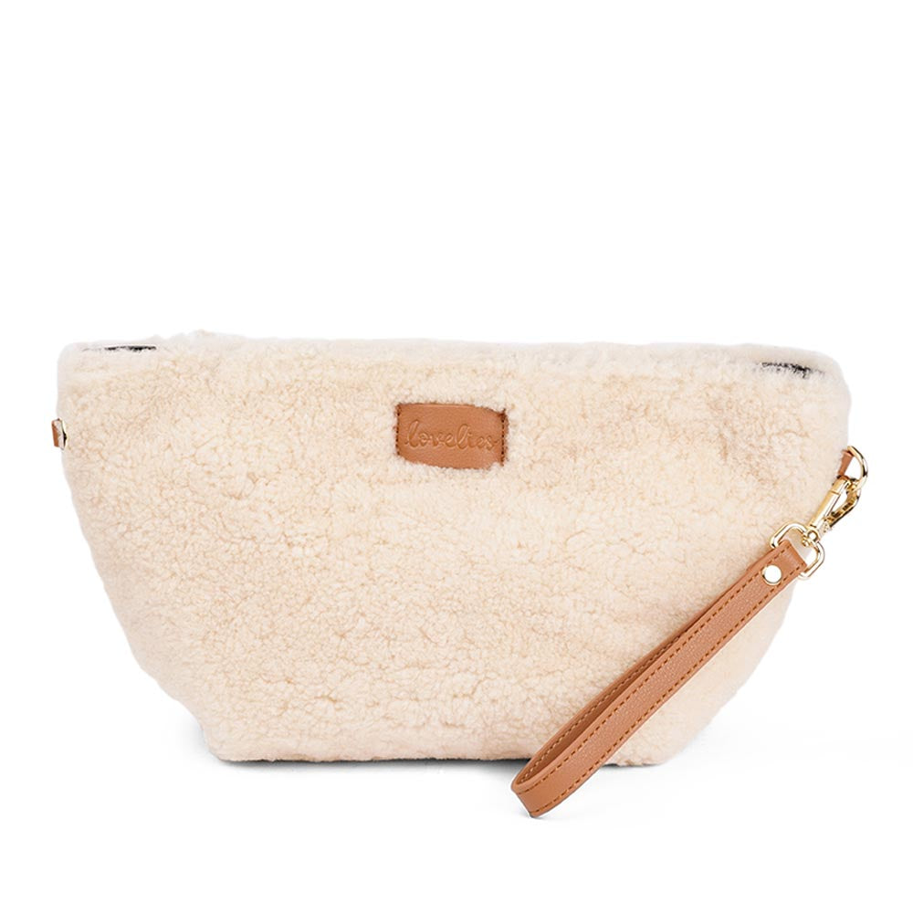 Rawu is a cool shearling clutch which is perfect for carrying your essentials with you. Rawu is hand made from the finest curly shearling from Australia * Top magnet closing * Detachable wrist strap * Adjustable and detachable shoulder strap in leather (15 mm) * Skin lining and flat zipped inner pocket * Item comes with a branded dust bag. * Embossed Lovelies logo on the front. * Gold-toned hardware * Messurements W30 X D12 X H18 cm * 100 % Australian shearling.