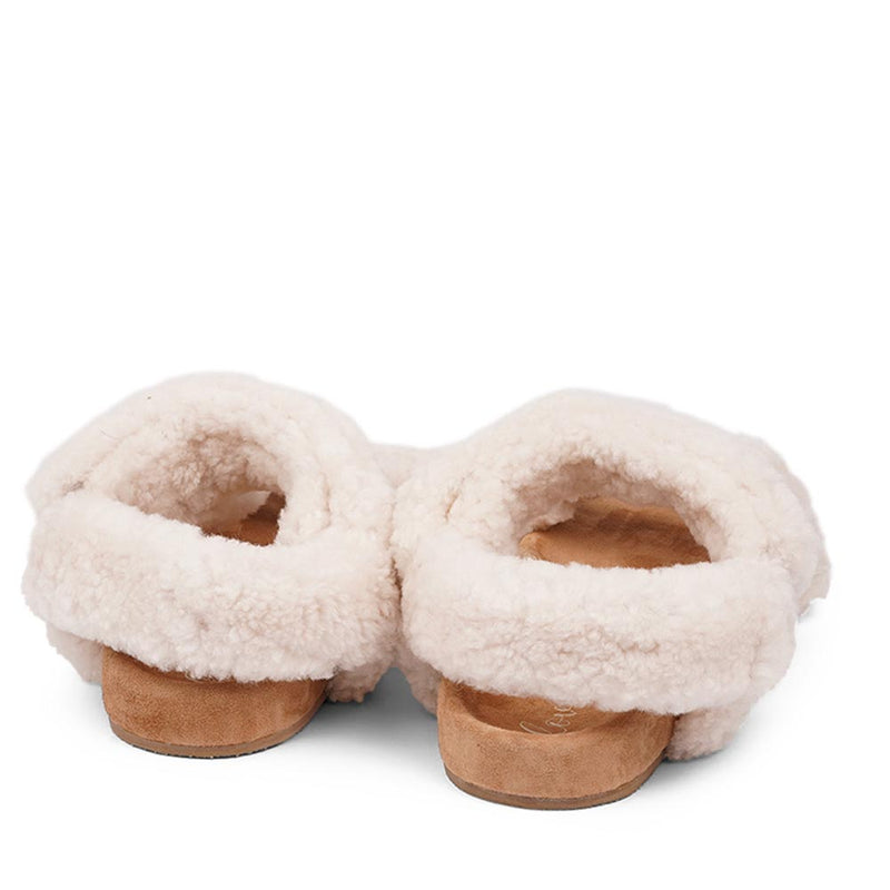 Since 2019 Lovelies Studio has been creating shoes and leathergoods for women and men inspired by an open mind, Scandinavian minimalism and a bit of vintage influences. The fashionable trekking sandal from Lovelies is hand made of the finest Australian curly shearling. With a soft midsole and adjustable straps we can secure a perfect fit. 