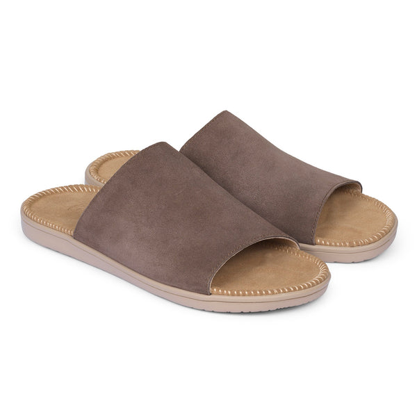 Sandals with a wide strap of soft suede. The comfortable inner sole in covered with soft suede.