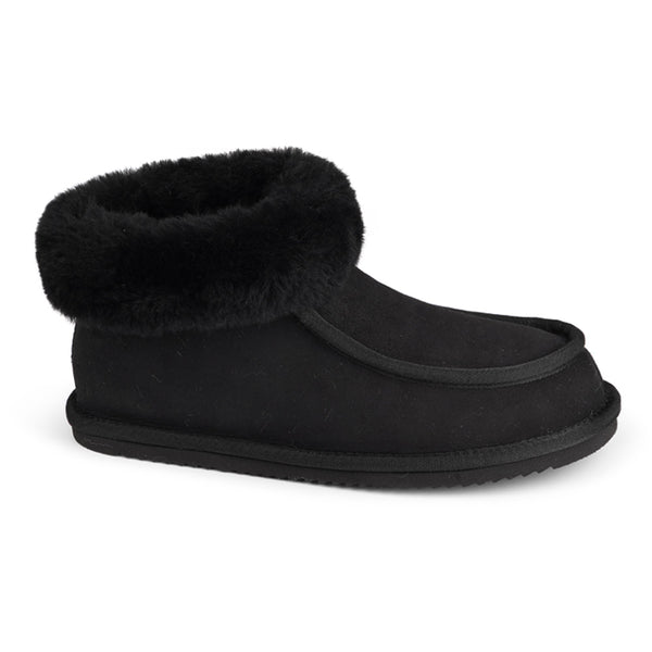 Soft and cosy shearling high slippers  Lovelies shearling high slippers are the essence of comfortability. When you’re in the need of surrounding your feet in soft and warm slippers, Lovelies shearling slippers are the answer. With soft and durable soles, warm shearling and a gorgeous design, you’ll never want to wear any other home-shoe to make you feel at ease.