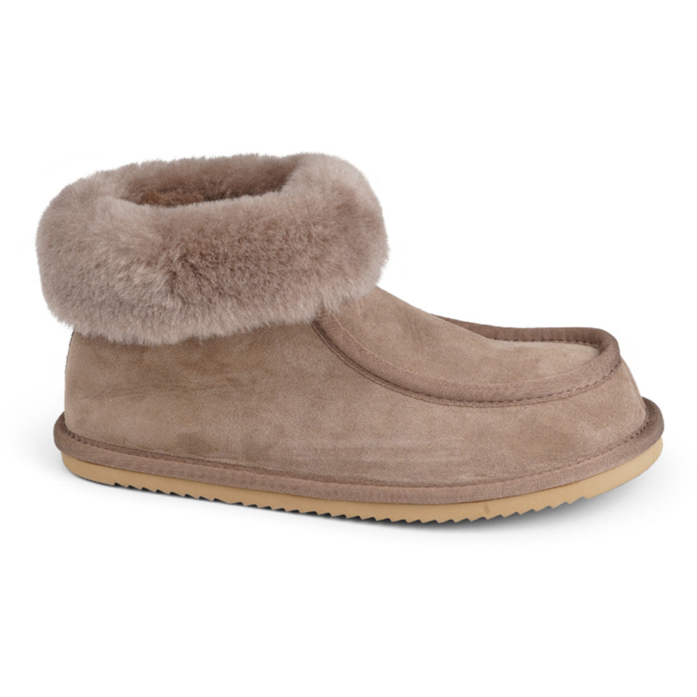 Soft and cosy shearling slippers with heel cap  Lovelies shearling slippers are the essence of comfortability. When you’re in the need of surrounding your feet in soft and warm slippers, Lovelies shearling slippers are the answer. With soft and durable soles, warm shearling and a gorgeous design, you’ll never want to wear any other home-shoe to make you feel at ease.