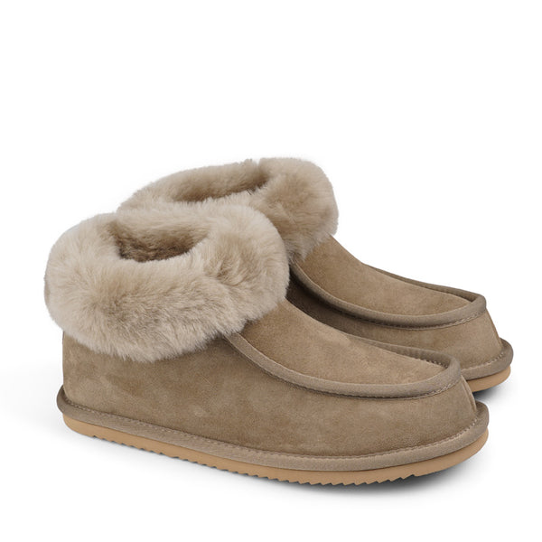 Soft and cosy shearling slippers   Lovelies shearling slippers are the essence of comfortability. When you’re in the need of surrounding your feet in soft and warm slippers, Lovelies shearling slippers are the answer. With soft and durable soles, warm shearling and a gorgeous design, you’ll never want to wear any other home-shoe to make you feel at ease.