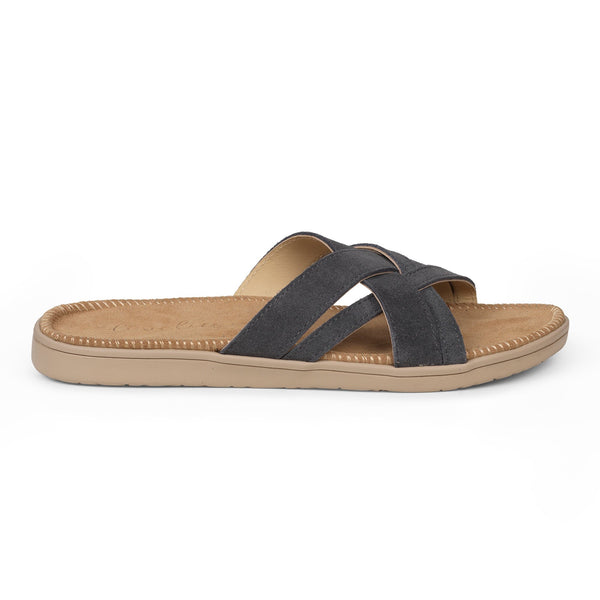 Sandals with 4 crossing straps of soft suede. The comfortable inner sole in covered with soft suede.