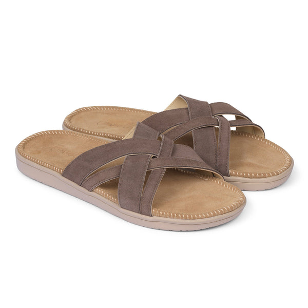 Sandals with 4 crossing straps of soft suede. The comfortable inner sole in covered with soft suede.
